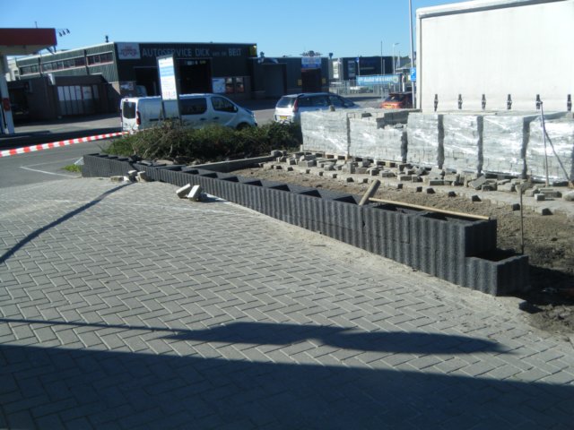 spoorstraatbloembakken4.jpg